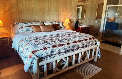 Crockett Cabin | VTG Lodge and Guest Suites - Experience the wild frontier of Crockett Texas