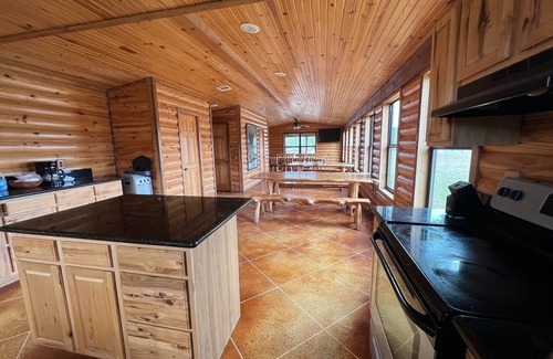 Crockett Cabin | VTG Lodge and Guest Suites - Experience the wild frontier of Crockett Texas