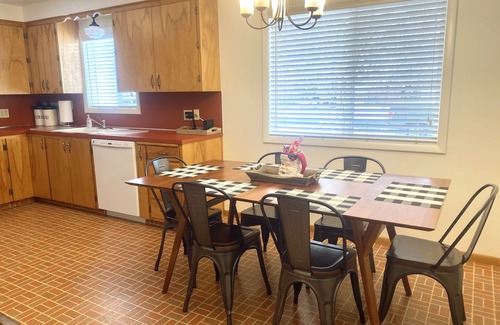 Logan House | Vucy's 4 Season Retreat - 5 min. from USU, Logan Temple & Logan Canyon