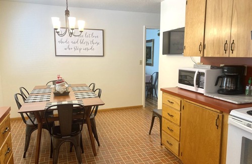 Logan House | Vucy's 4 Season Retreat - 5 min. from USU, Logan Temple & Logan Canyon