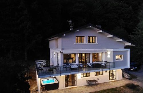 Menthon-Saint-Bernard Villa | Vue exceptionnelle sur lac d'Annecy et Montagnes