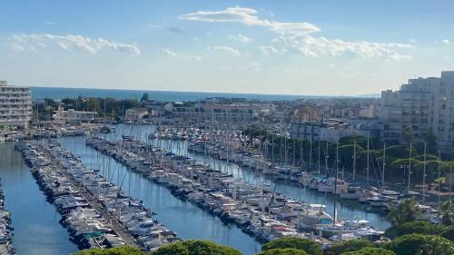 Carnon-Plage Apartment | Vue Magique Port & Mer et un Panorama Unique depuis la Chambre