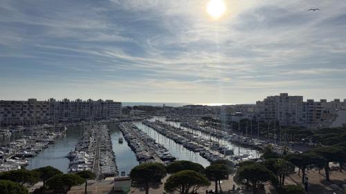 Carnon-Plage Apartment | Vue Magique Port & Mer et un Panorama Unique depuis la Chambre