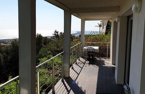 Bastia House | Vue mer et Calme Pour ce Grand rez de Jardin
