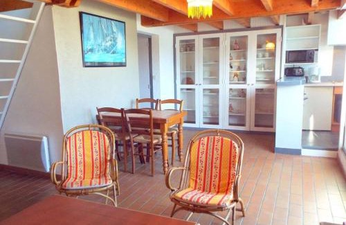 La Trinite-sur-Mer Apartment | Vue Port La Trinité: Duplex 46m², 5 pers, WiFi, à 900m Plage, Proche Commerces - FR-1-477-61