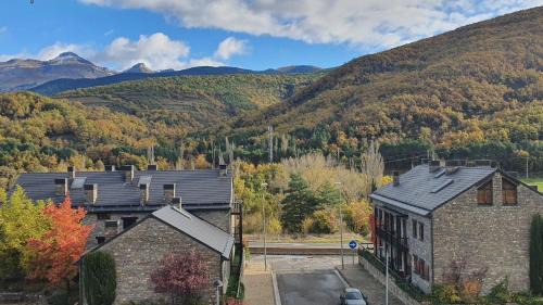 Castiello de Jaca Apartment | VUT-HU-22-247 Fabuloso Apartamento con vistas a la montaña El Abedul Luga 23 Castiello de Jaca
