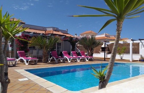 Caleta de Fuste Villa | VV Licensed Detached Villa Rochelle with Large Heated Pool, 4 bed, 2 bath