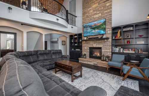 Thayerville House | VVS - Very Very Special