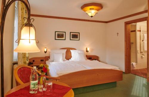 Oberhenneborn Hotel | Wüllner's Landgasthof