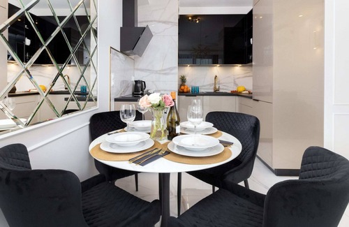 Srodmiescie Apartment | Władysława IV 42 | Prestigious flat | Balcony