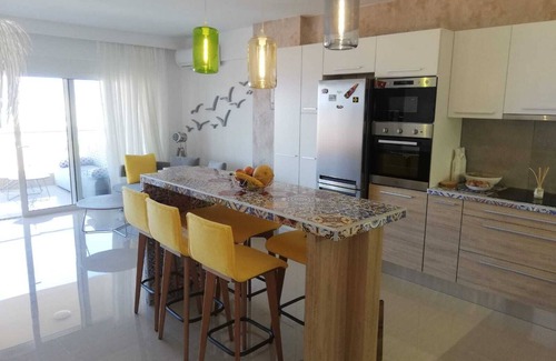 Old Town Apartment | W Apartment, New Modern and Trendy Seaview Apartment.
