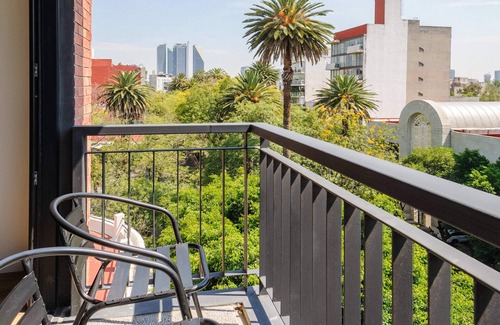 Hipodromo Apartment | w* | Bright 2BR Duplex with Balcony in Condesa