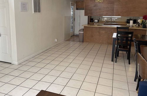 Chinatown Condo | W Cozy two Bedroom 2 Bathroom Close Strip