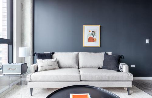 West Loop Apartment | W Loop 1BR w Pool Gym nr Fulton Mkt L CHI-291