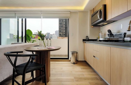 Roma Norte Apartment | w* | Majestic Loft w/Elegant Balcony in Colima