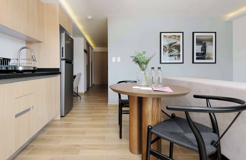 Roma Norte Apartment | w* | Majestic Loft w/Elegant Balcony in Colima