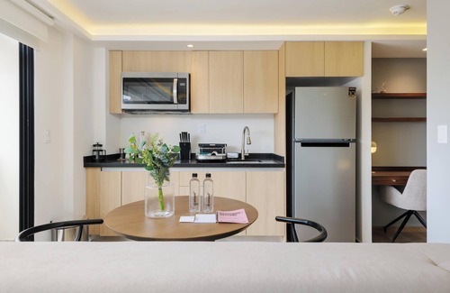 Roma Norte Apartment | w* | Majestic Loft w/Elegant Balcony in Colima
