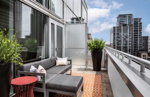 International District Hotel | W Montreal