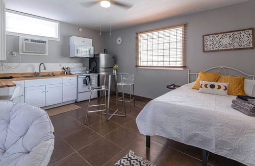 West University Apartment | W University 2 Walk to U of A, 4th Ave & Downtown