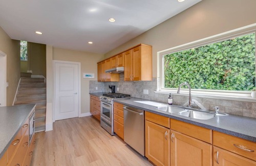 Dundarave House | W. Vancouver Vintage Gem