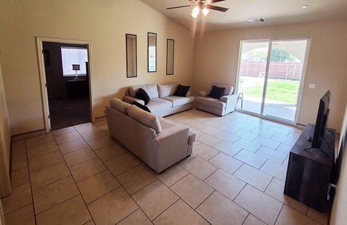 Porterville Villa | W Vine Villa (5B/3B/CustomBuiltHome)