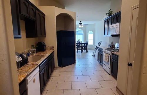 Porterville Villa | W Vine Villa (5B/3B/CustomBuiltHome)