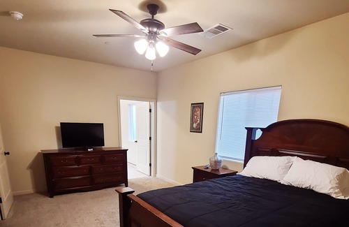 Porterville Villa | W Vine Villa (5B/3B/CustomBuiltHome)