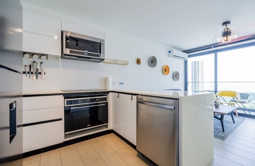 San Francisco Apartment | w* | Warm 1BR in San Francisco w/Balcony