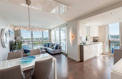 Downtown Vancouver Condo | W1 - 2 Bedroom Waterfront Condo with Vast City and Water Views