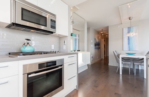 Downtown Vancouver Condo | W1 - 2 Bedroom Waterfront Condo with Vast City and Water Views