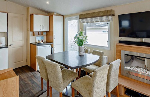 Mynytho Ski Chalet | W10 Tal Y Fan in the beautiful Pwllheli