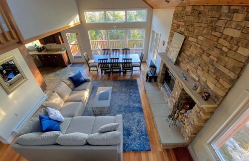 Bretton Woods Condo | W11 Mount Washington Place townhouse with fireplace, free and fast wifi, dog friendly!
