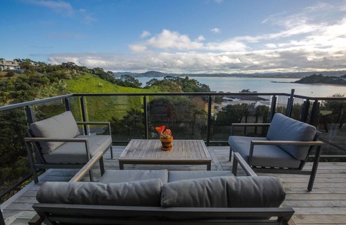Tutukaka House | W91: Stylish, modern, up-market house with great views, right above the beach.