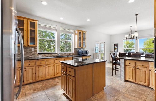 Parkland County House | Wabamun Lakefront Getaway with additional Family Suite & Bunk House for the Kids
