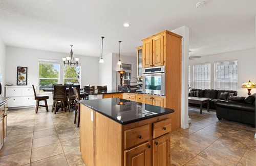 Parkland County House | Wabamun Lakefront Getaway with additional Family Suite & Bunk House for the Kids