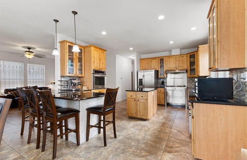 Parkland County House | Wabamun Lakefront Getaway with additional Family Suite & Bunk House for the Kids