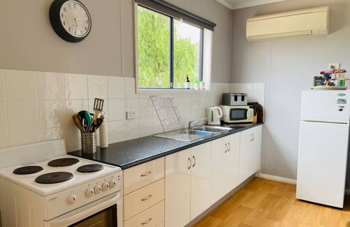 Wagin Cabin | Wagin Country Retreat; relaxing and homely