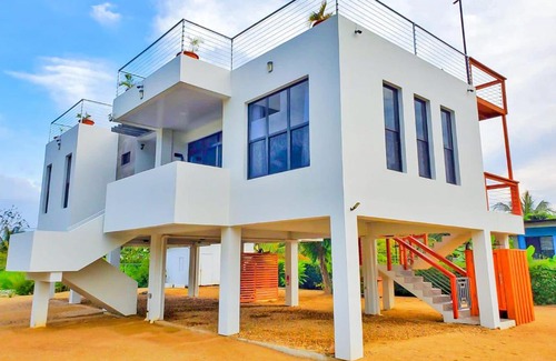 Hopkins House | Wagiya Flats