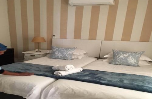Beaufort West Cabin | Wagon Wheel Country Lodge