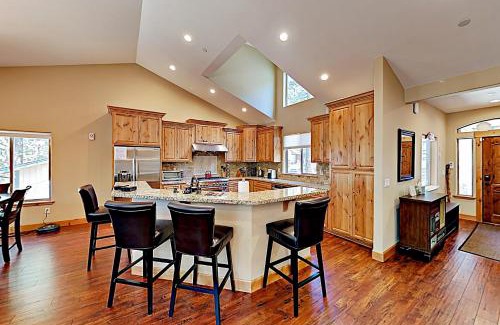 Montgomery Estates House | Wagon Wood Retreat