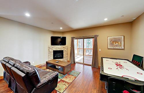 Montgomery Estates House | Wagon Wood Retreat