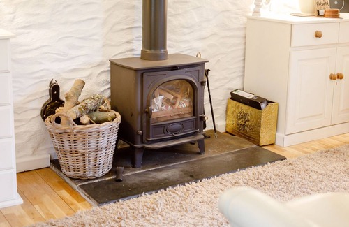 Lower Trengale Cottage | WAGTAIL COTTAGE, family friendly, with open fire in East Taphouse