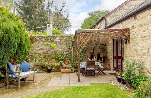 Lower Trengale Cottage | WAGTAIL COTTAGE, family friendly, with open fire in East Taphouse