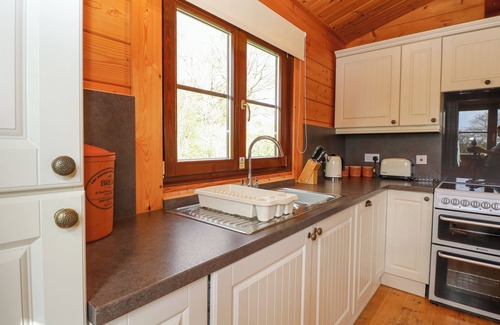 Badwell Ash Cottage | WAGTAIL LODGE, with hot tub in Badwell Ash