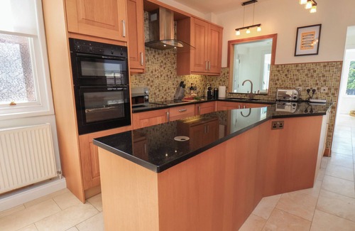 Sandsend Cottage | WAGTAILS, pet friendly, country holiday cottage in Sandsend