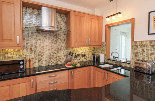 Sandsend Cottage | WAGTAILS, pet friendly, country holiday cottage in Sandsend