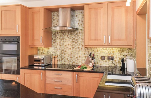 Sandsend Cottage | WAGTAILS, pet friendly, country holiday cottage in Sandsend