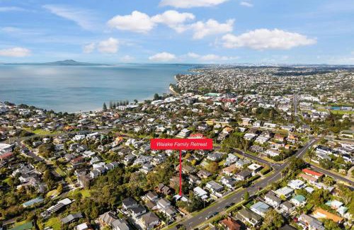 Torbay House | Waiake Family Retreat - Auckland Holiday Home