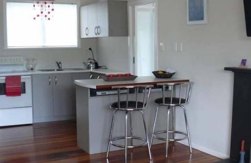 Surfdale House | Waiheke Wonder - 20 steps across park to beach