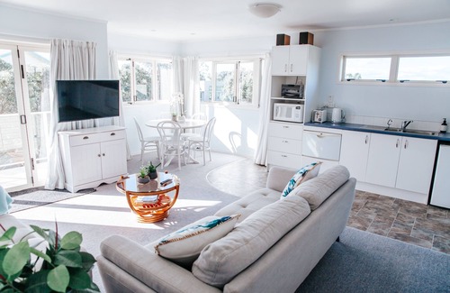 Bowentown House | #Waihi Beach Hive❤️300m to Beach❤️Huge Family Bach 🐶Pet Friendly